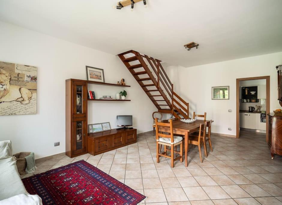 Leoni - Charming Full In *