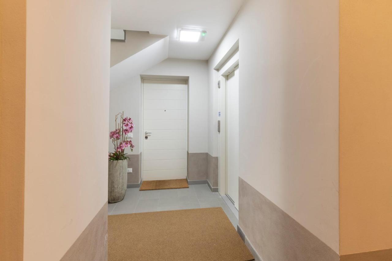 Apartment Mc House Con Posto Auto Como