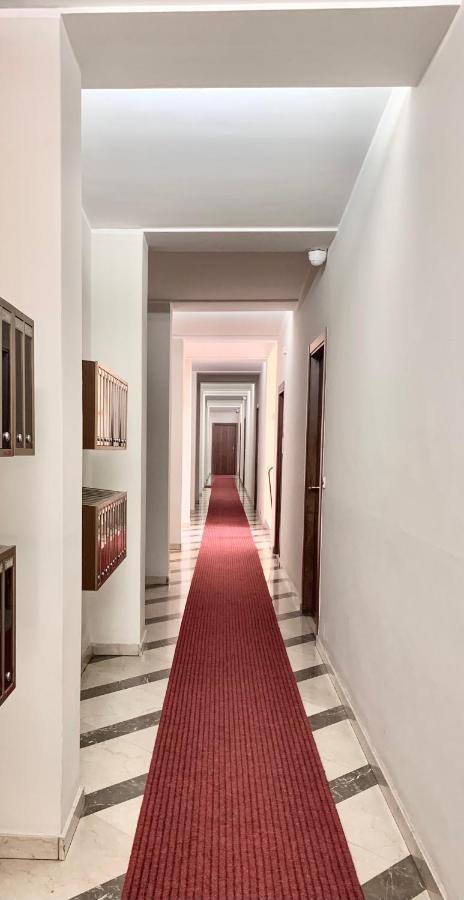 W83 House * Como