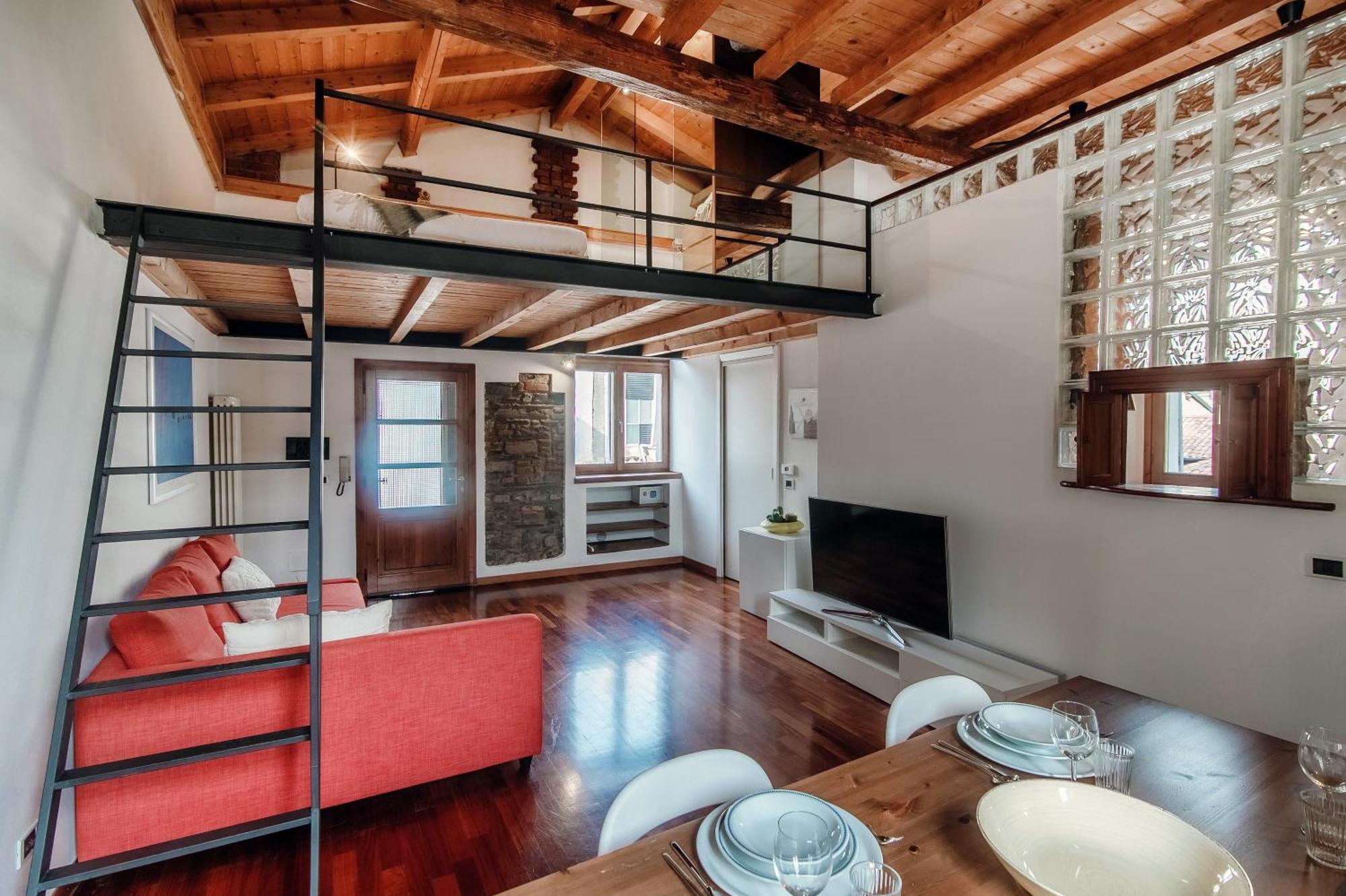 Loft Madera - By Myhomeincomo Apartment