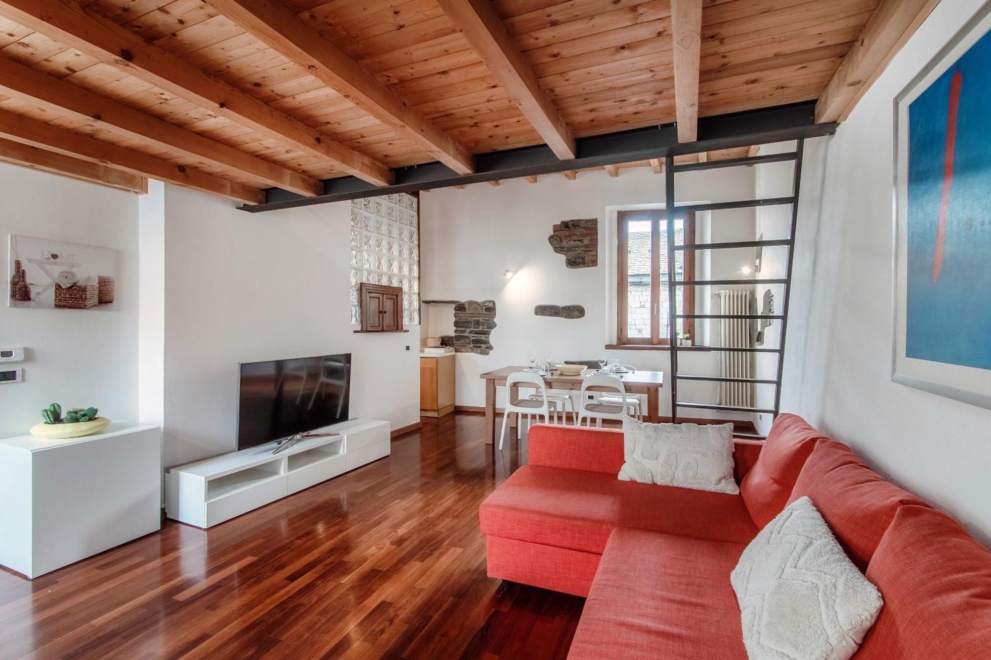 Apartment Loft Madera - By Myhomeincomo Como