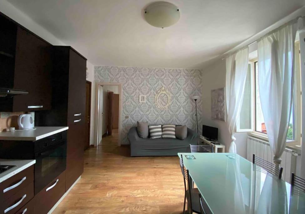 Charming & Bright Lakefront Apartment *