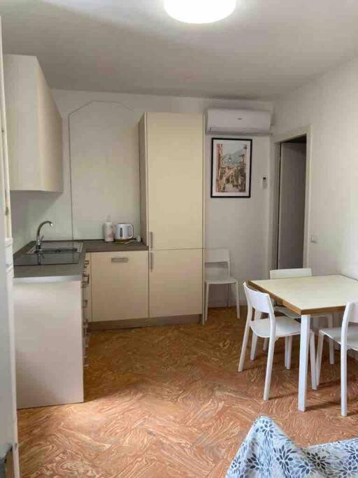 Cozy Escape In Apartment *