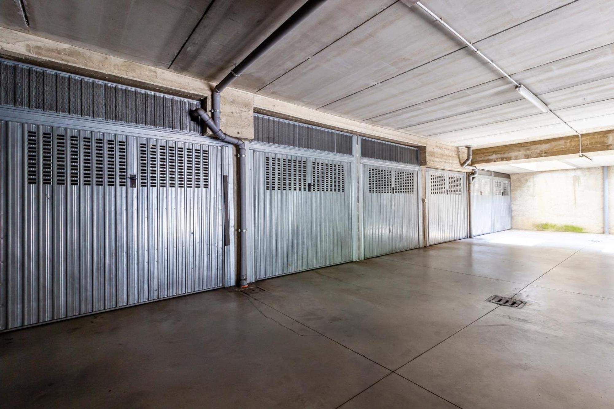 Private Garden & Garage - Self Check-in & Remote Access Apartment