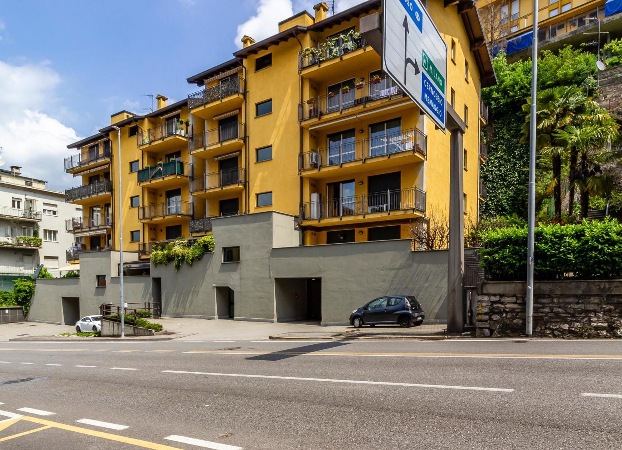 Apartment Private Garden & Garage - Self Check-in & Remote Access *