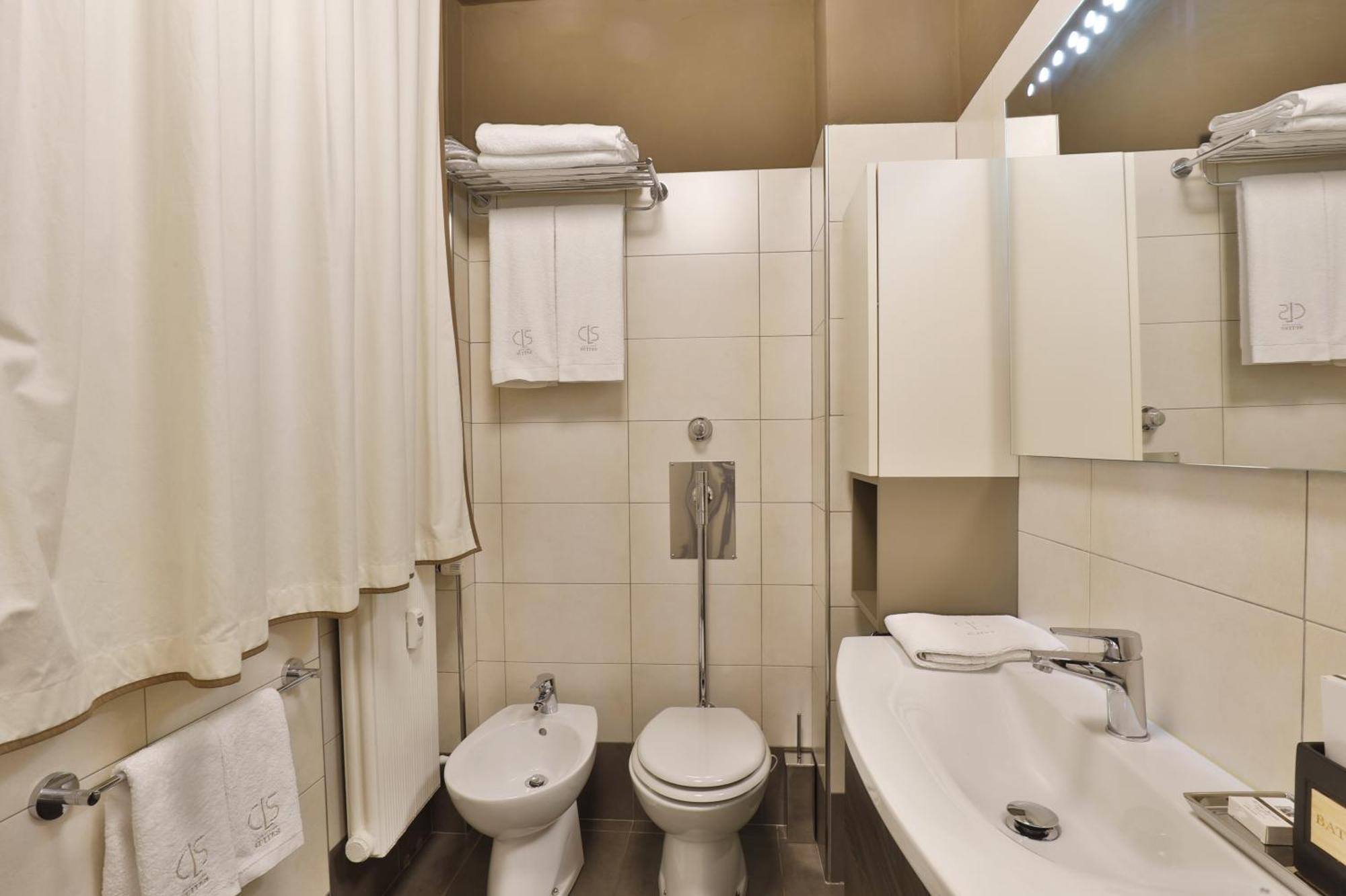 Como Lake Suites *