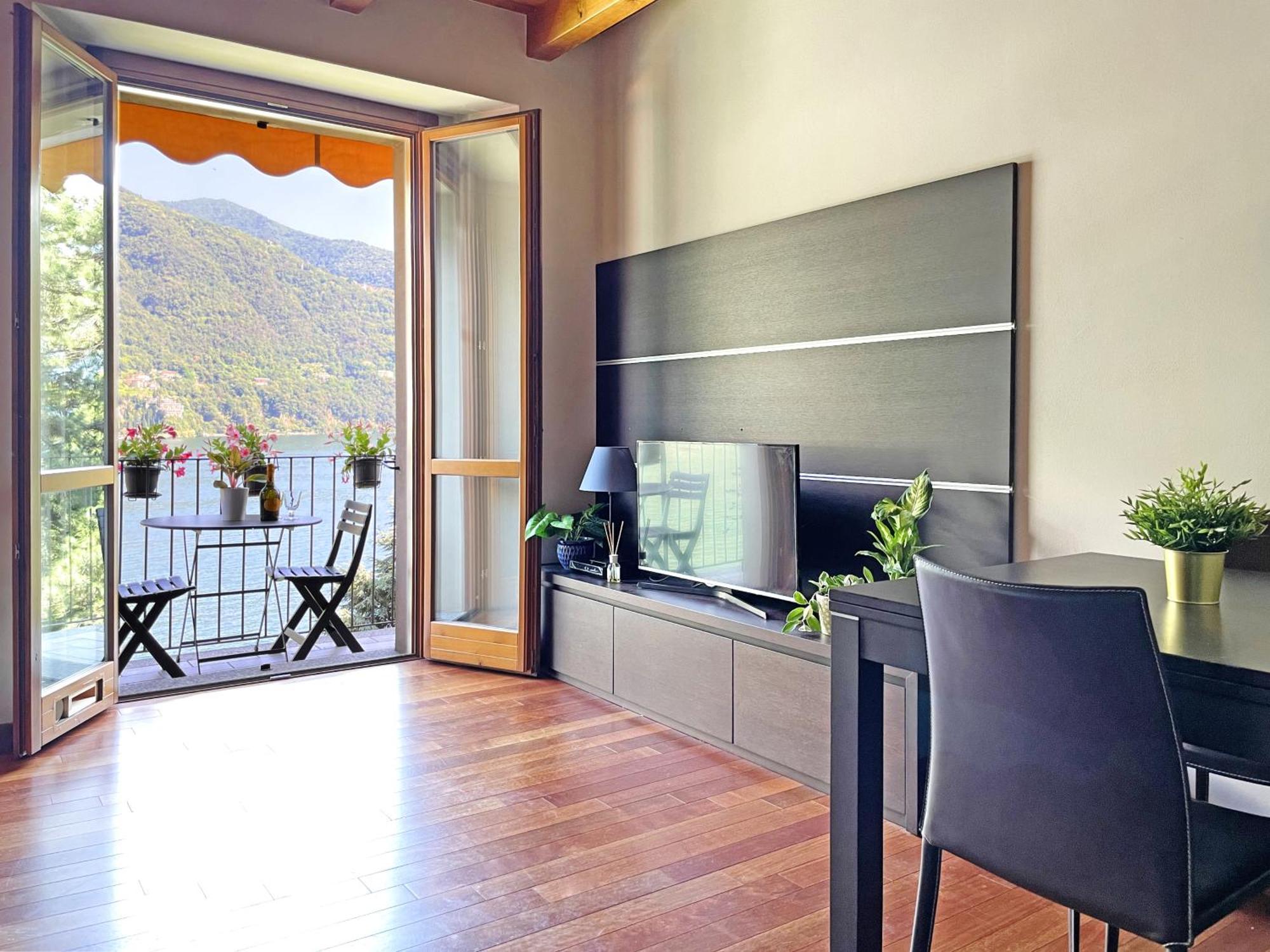 Balcony On The - Free Parking, View Laglio