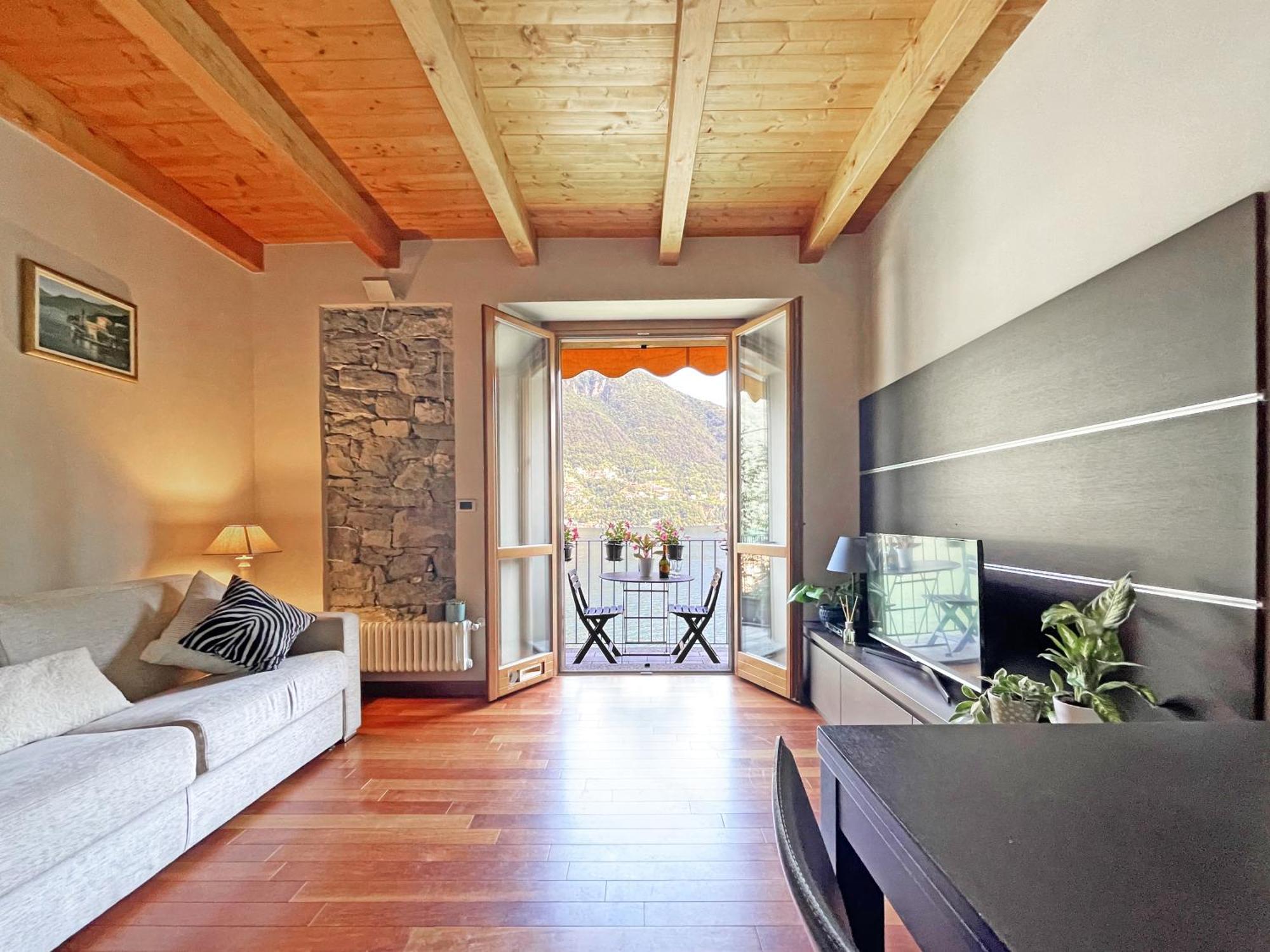 Balcony On The - Free Parking, View Apartment