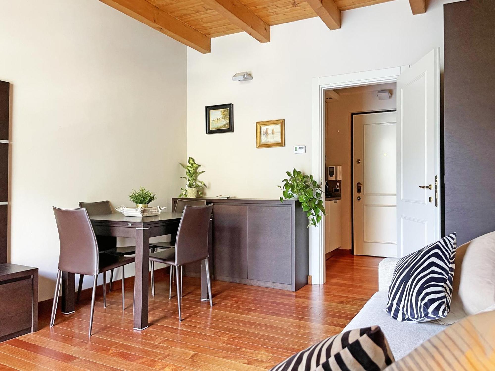 Apartment Balcony On The - Free Parking, View *