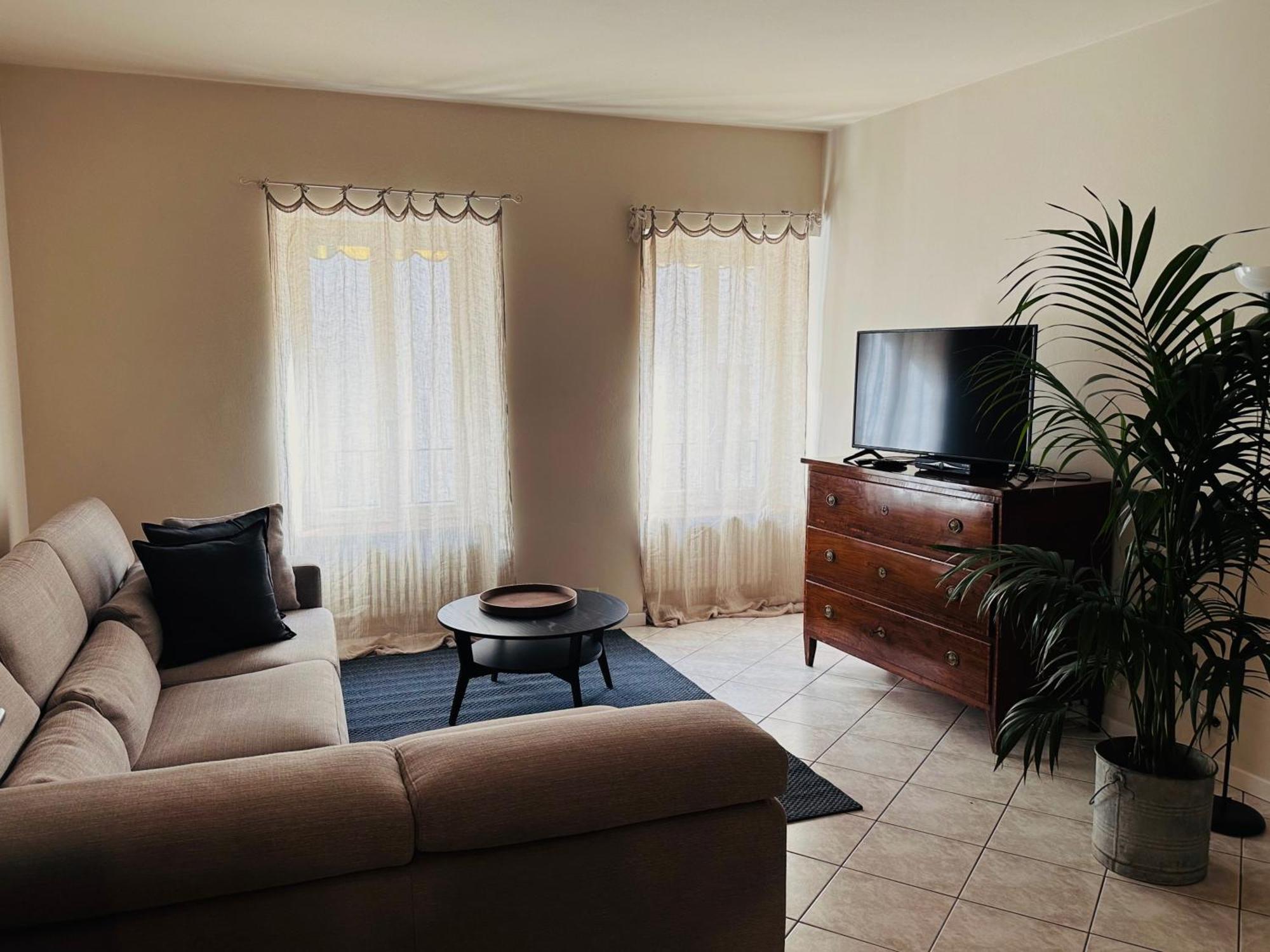Holiday Curt De L'elba With Private Garden And Parking - Apartment