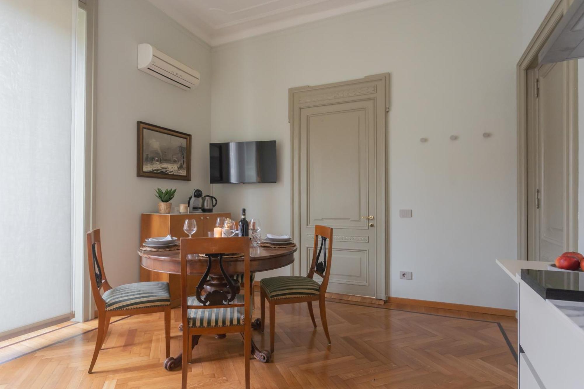 Garibaldi's Balcony By Rent Apartment