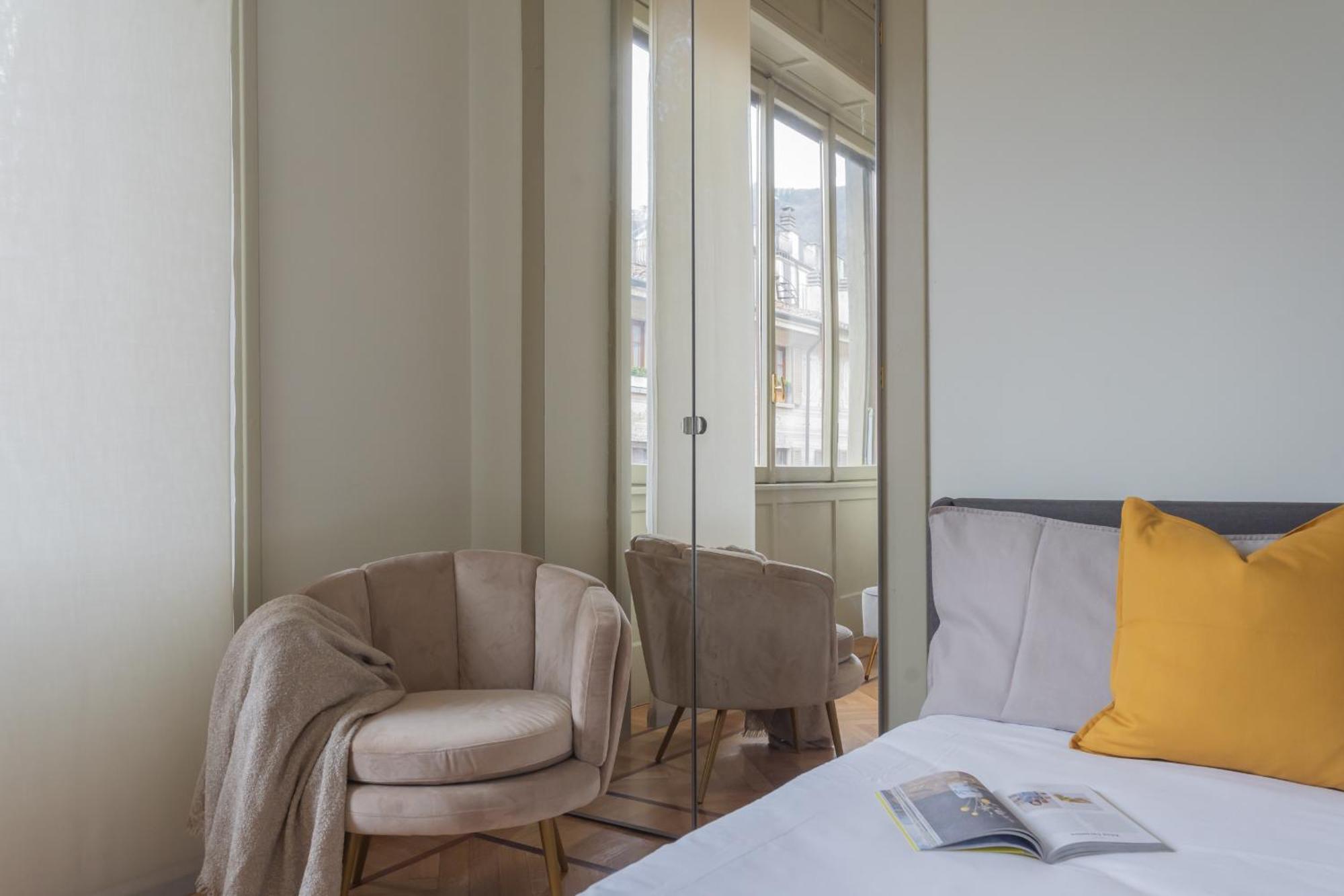 Garibaldi's Balcony By Rent Apartment Como