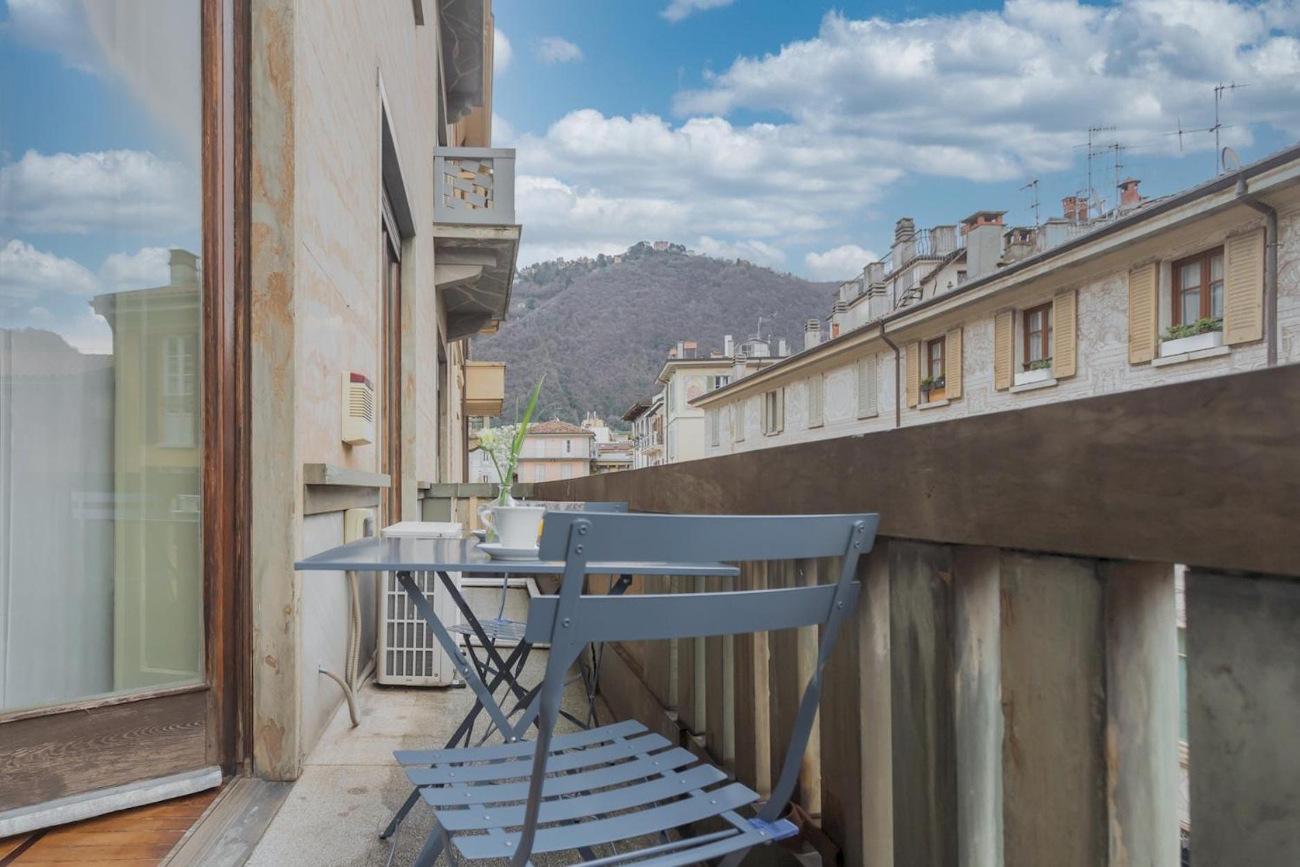 Garibaldi's Balcony By Rent * Como