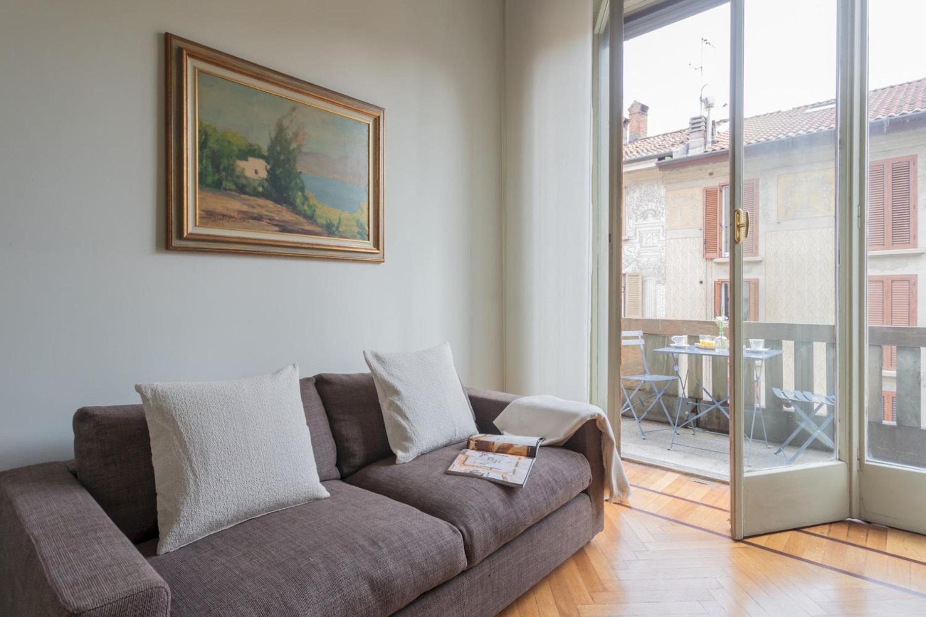 Garibaldi's Balcony By Rent Apartment *