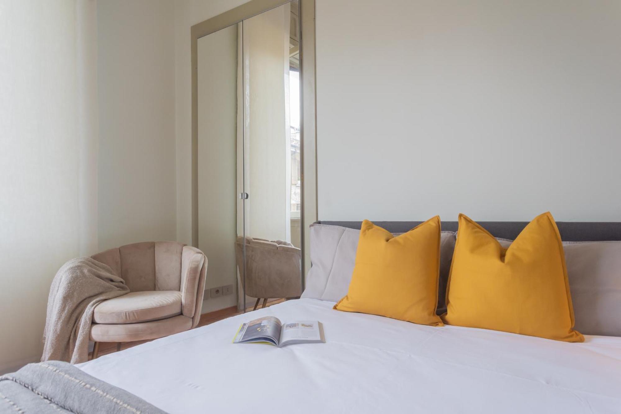 Apartment Garibaldi's Balcony By Rent Como