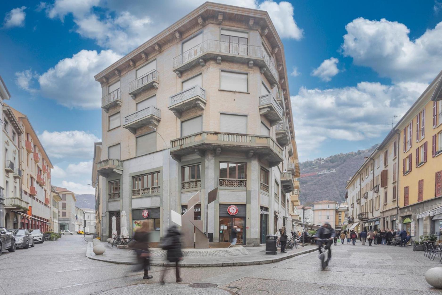 Garibaldi's Balcony By Rent Como