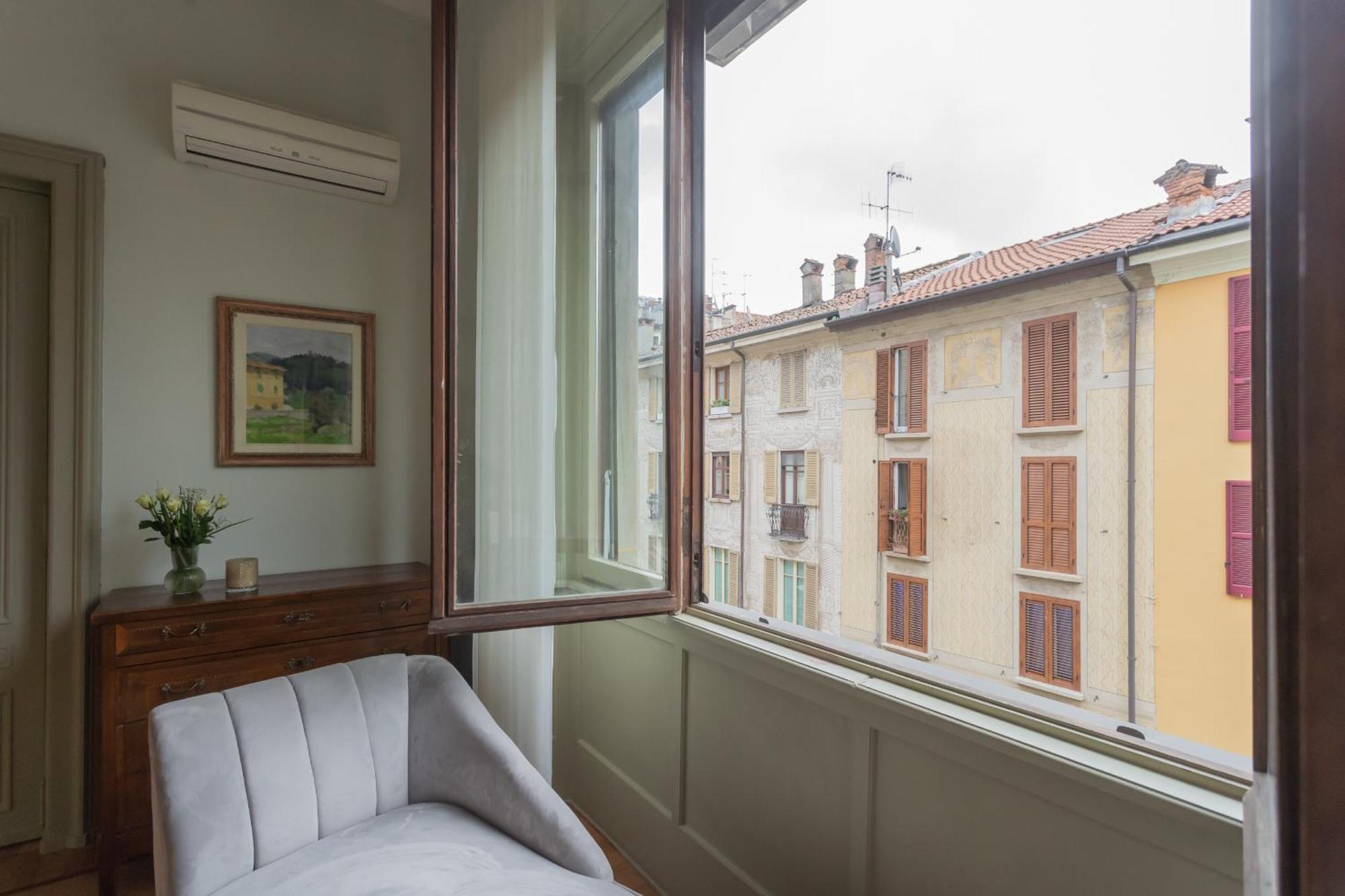 Garibaldi's Balcony By Rent Apartment *