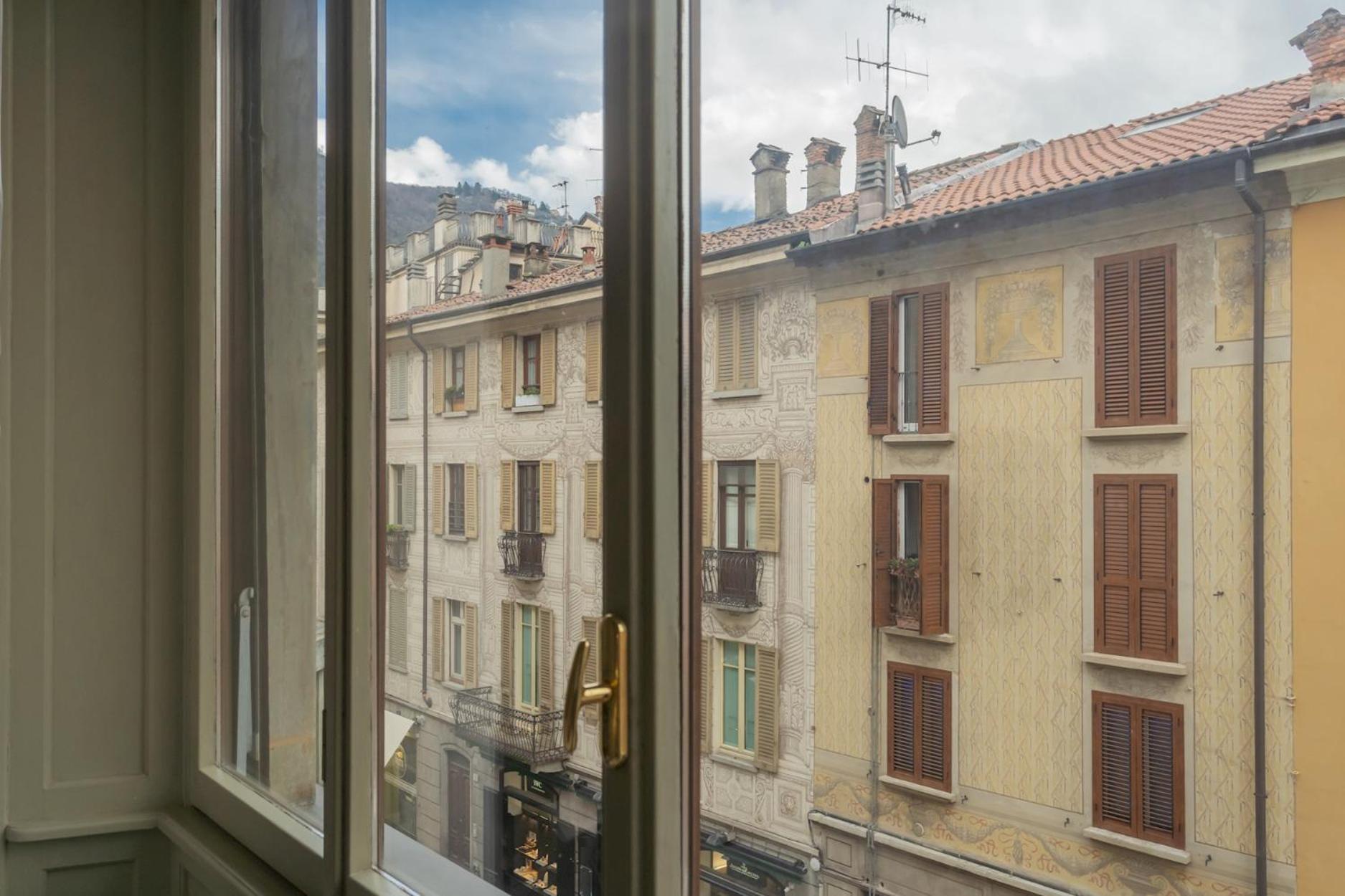 Garibaldi's Balcony By Rent Apartment Como
