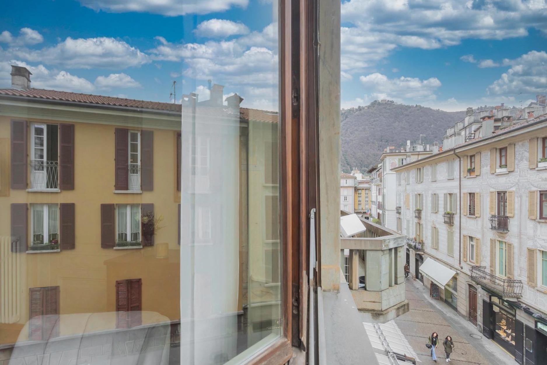 Apartment Garibaldi's Balcony By Rent Como