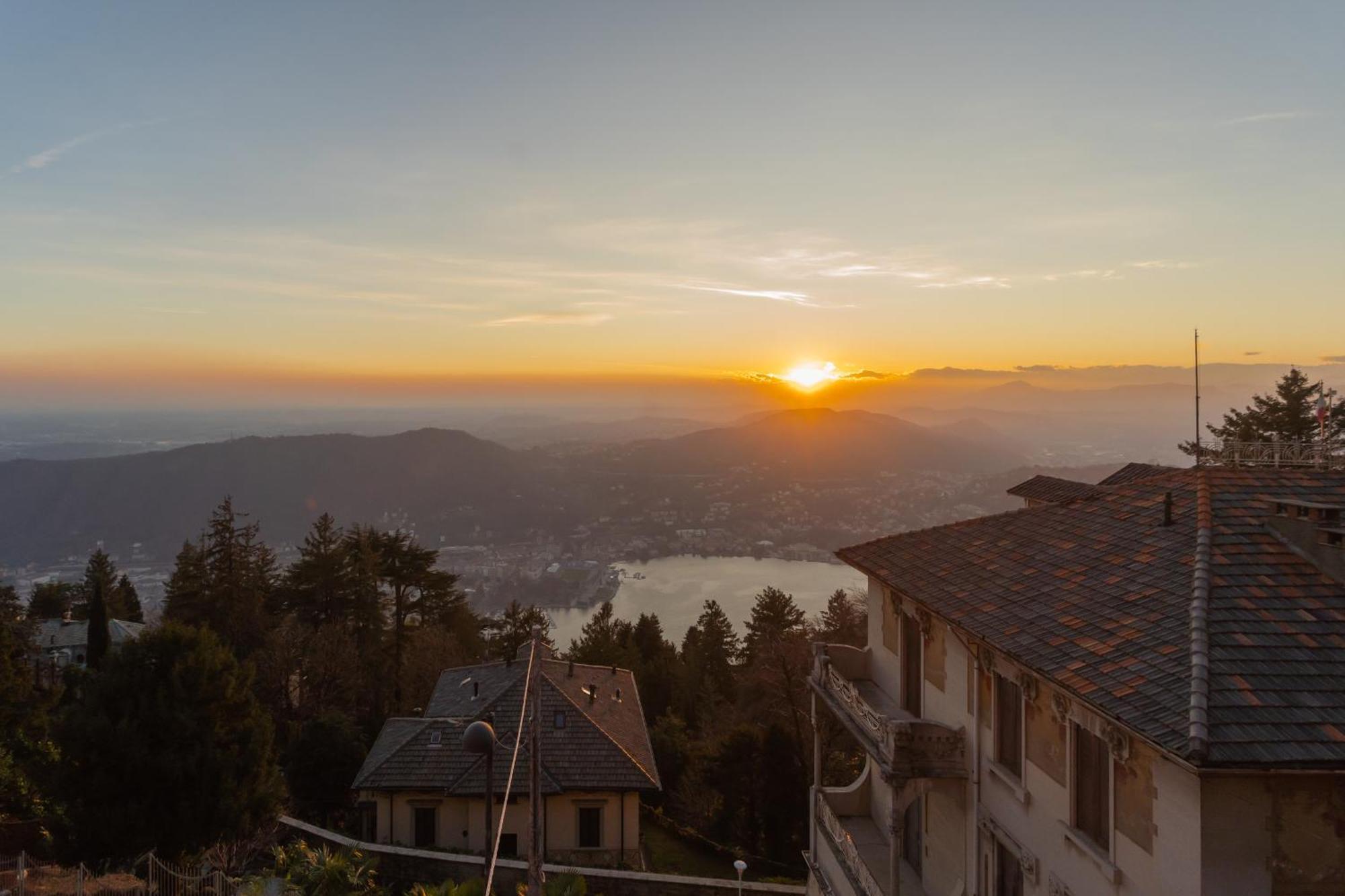 Sunset Terrace Loft - View On By Rent *
