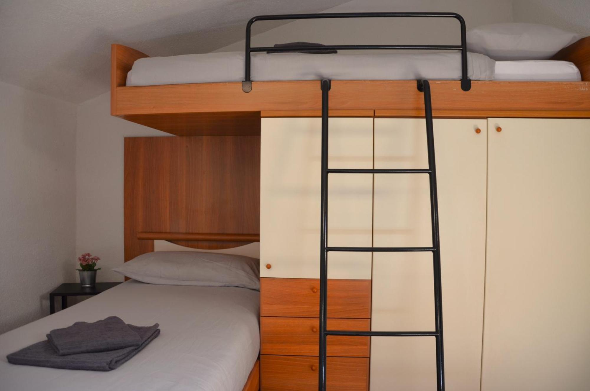 Italia 90 Two Levels Apartment