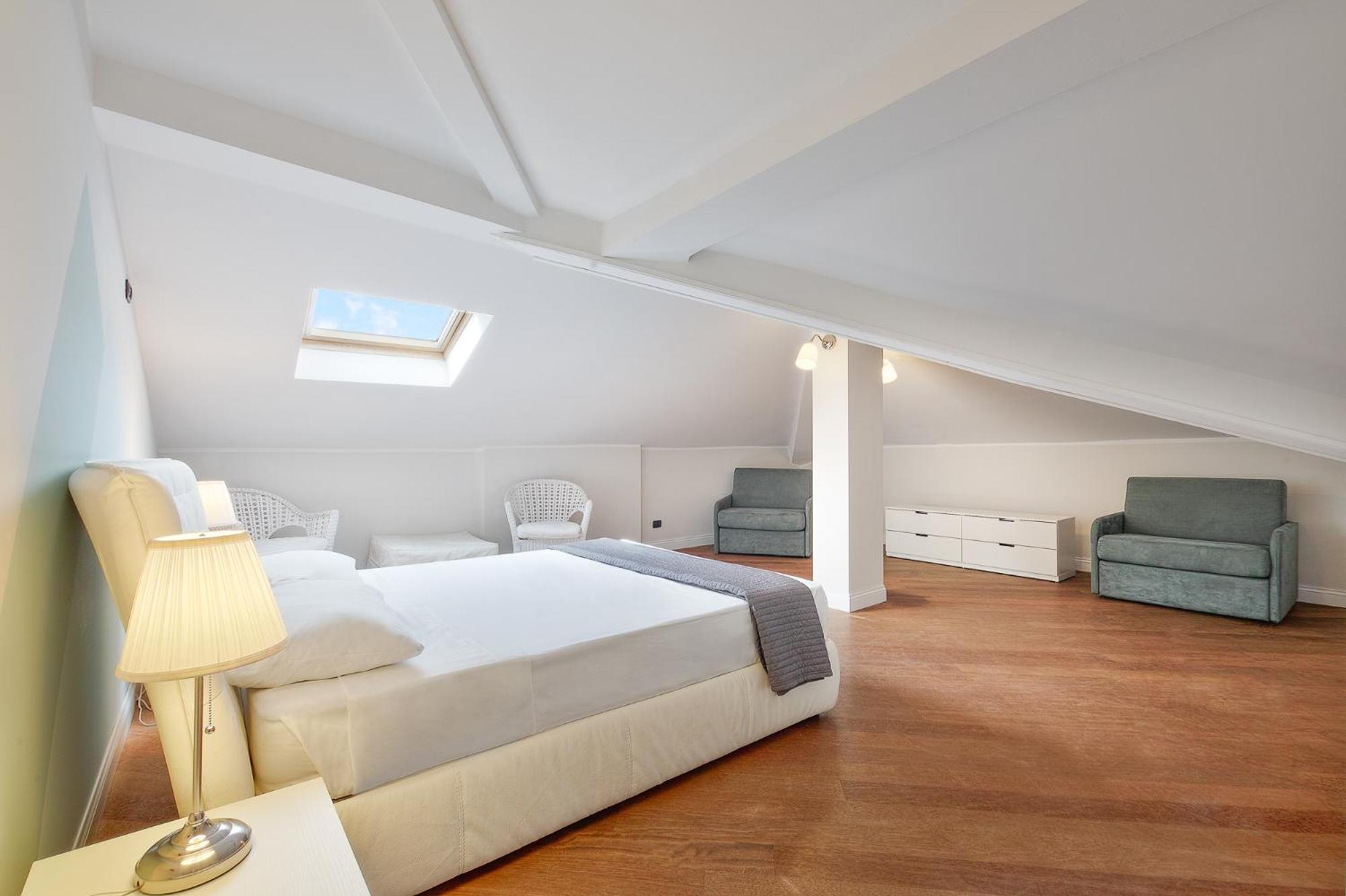 Apartment Attic In Center + Parking