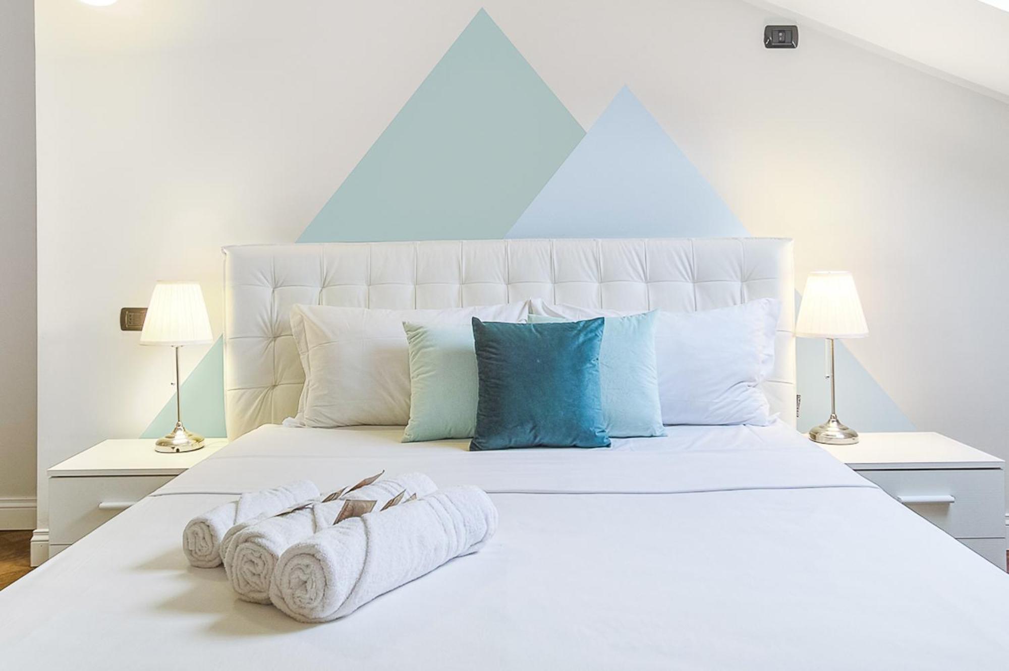 Attic In Center + Parking Como