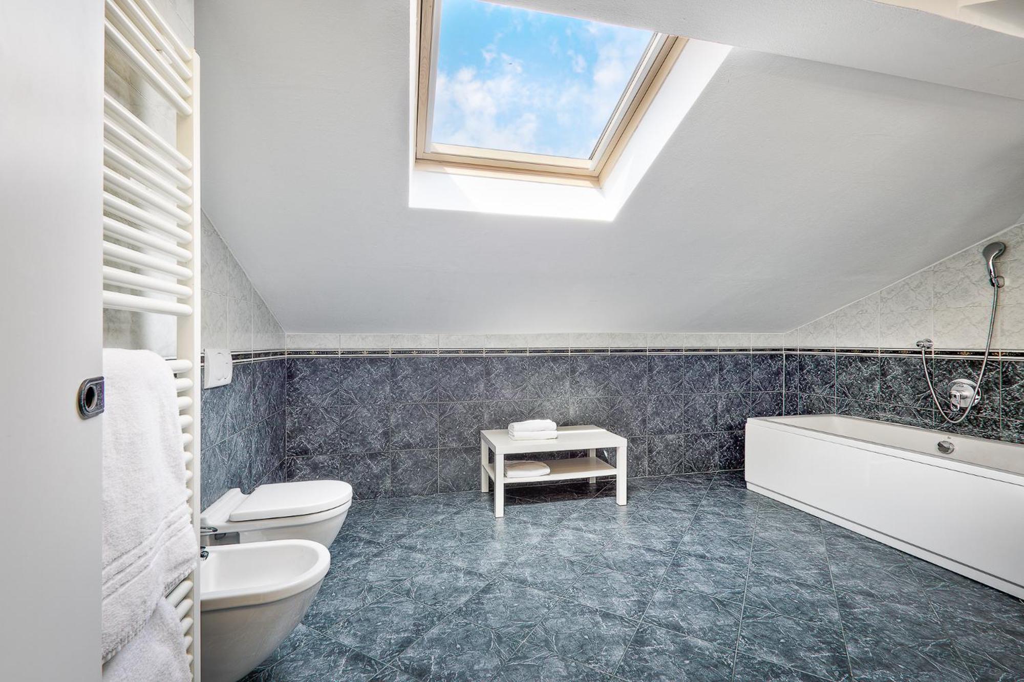 Attic In Center + Parking Apartment