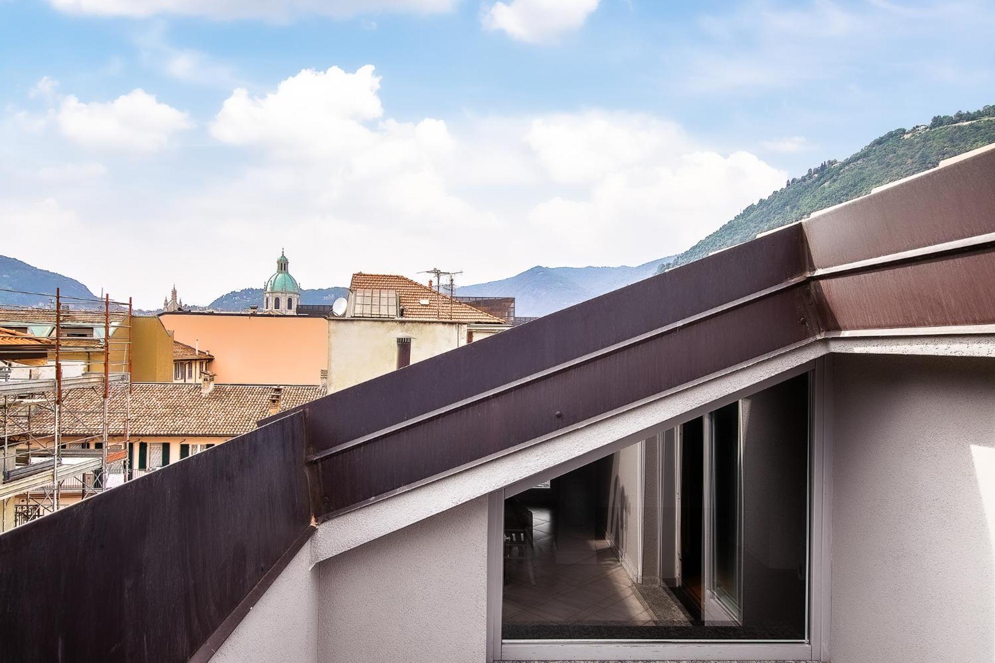 Apartment Attic In Center + Parking *