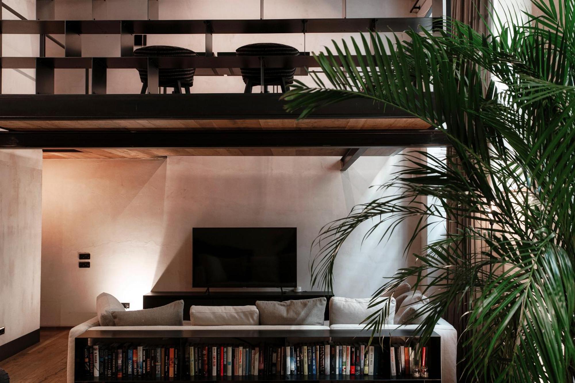 Writer's Loft In - The House Of Travelers
