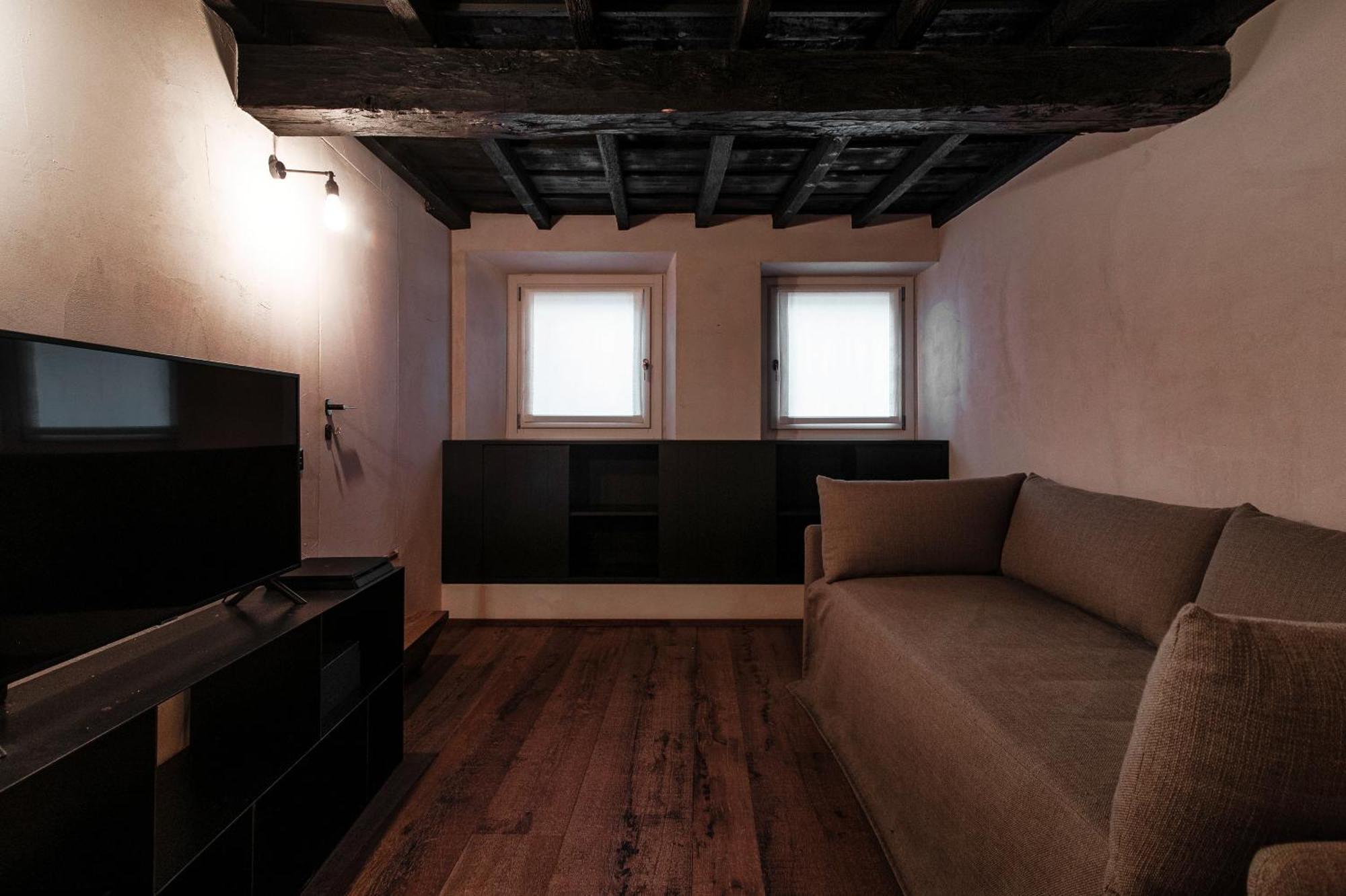 Writer's Loft In - The House Of Travelers Apartment *