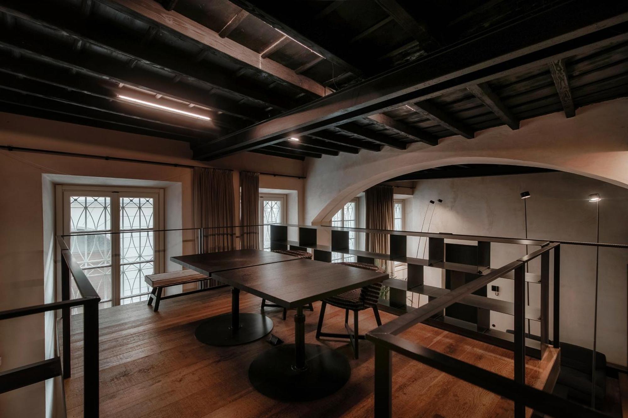 Writer's Loft In - The House Of Travelers *