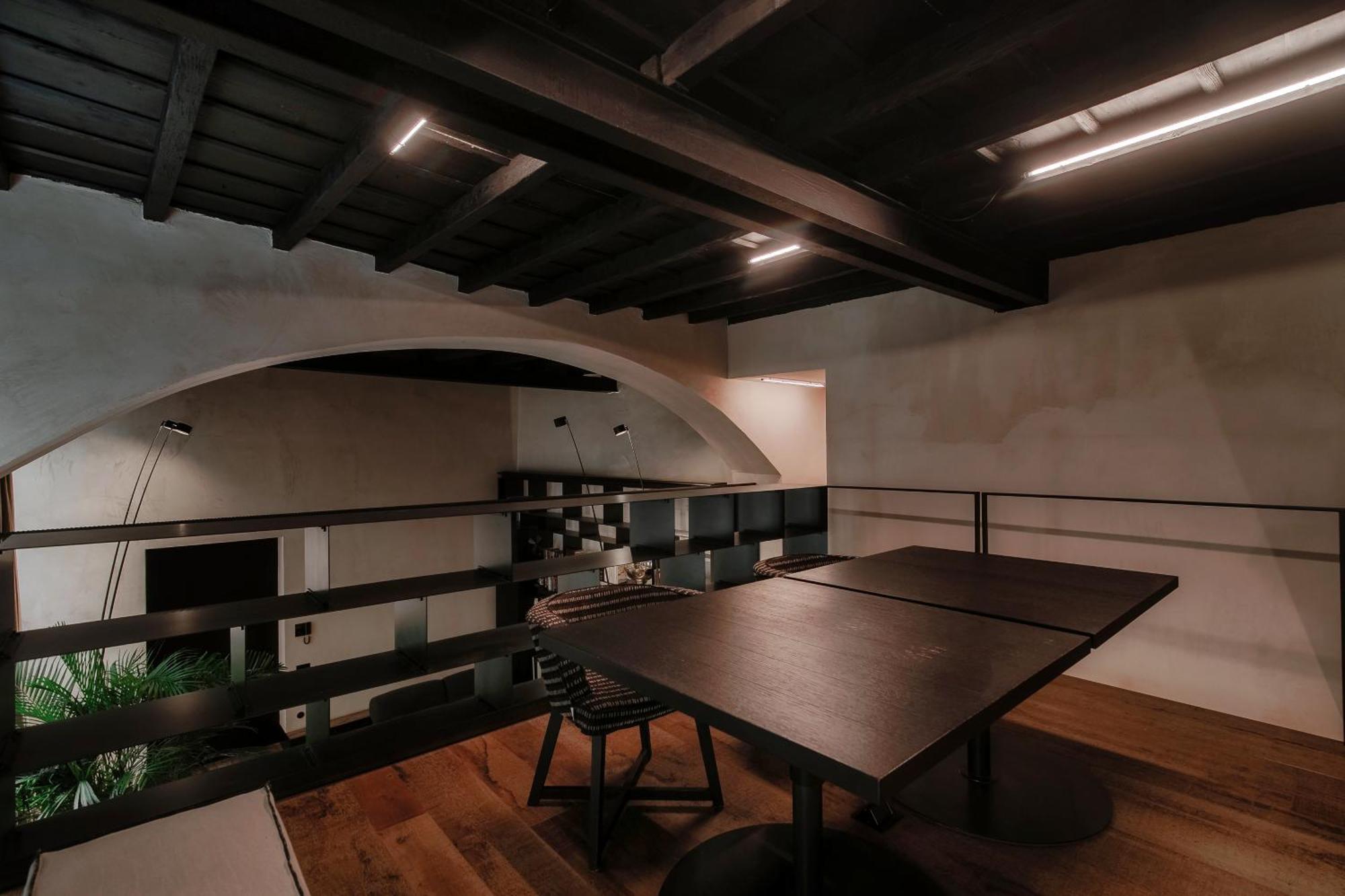 Writer's Loft In - The House Of Travelers *