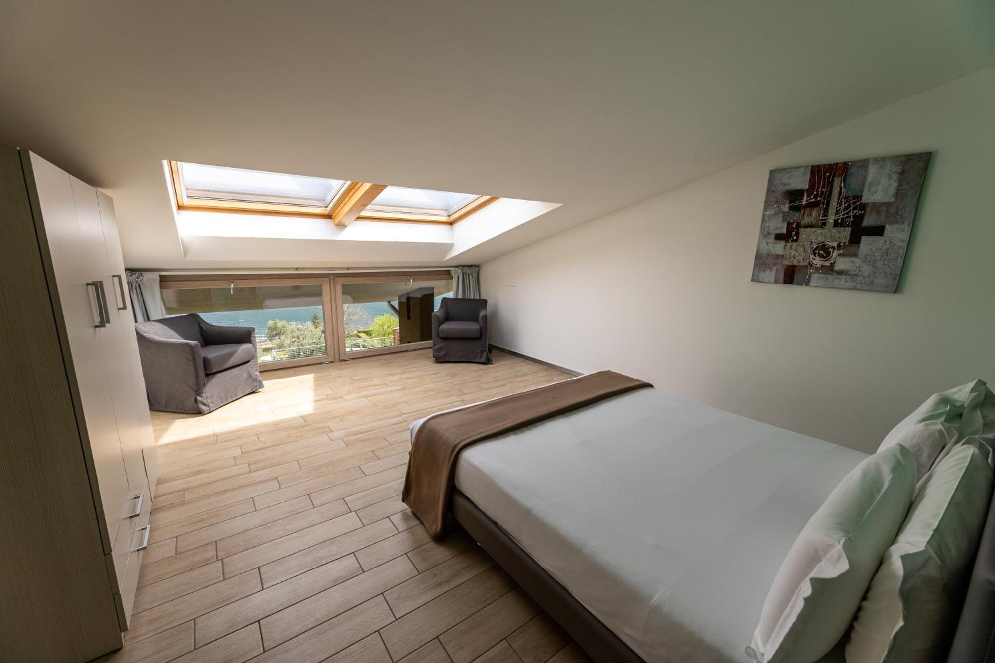 Bellagio Village- 4 Apartments By The Lake - Seasonal Warm Pool And Sauna Aparthotel