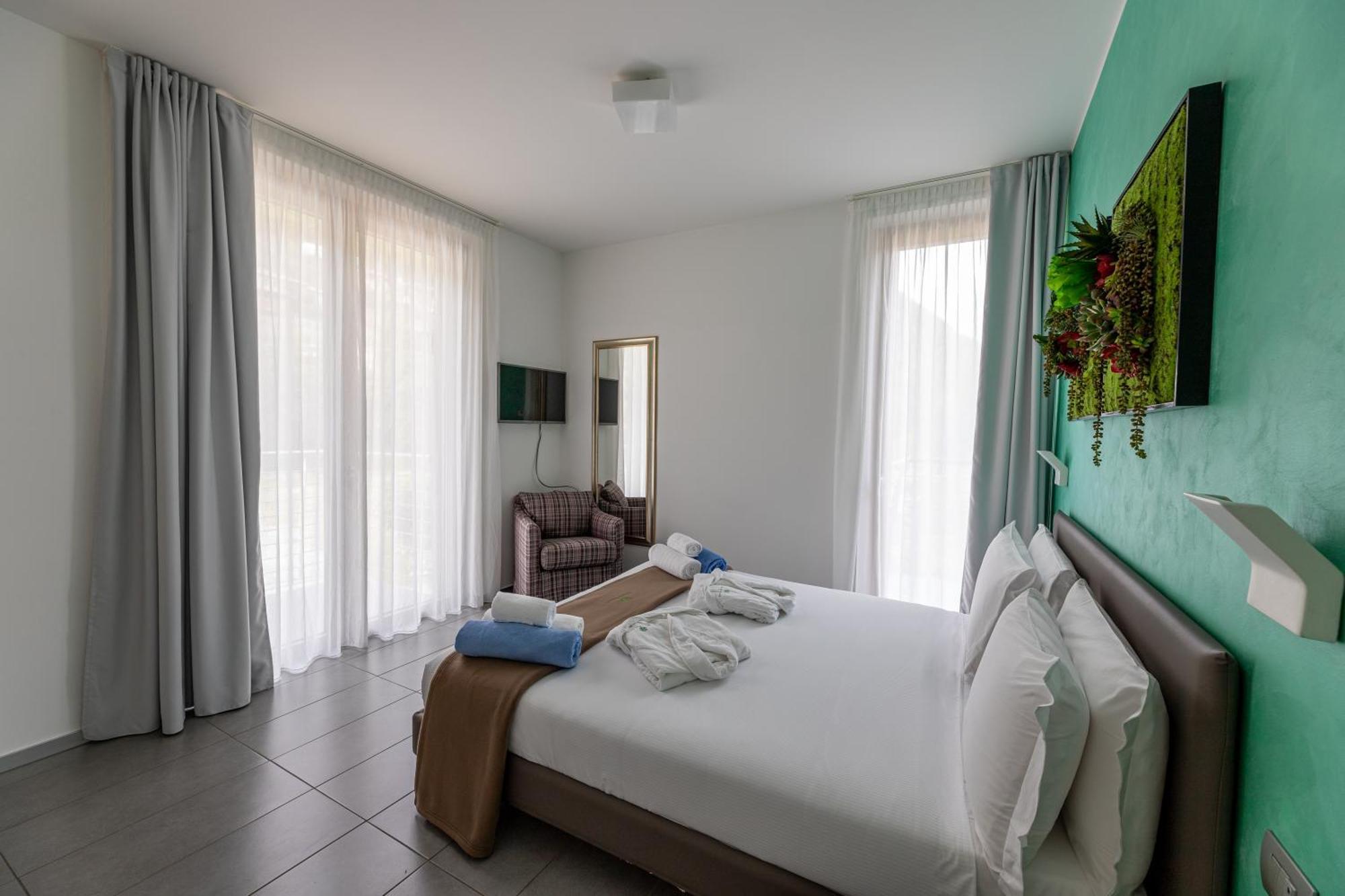 Bellagio Village- 4 Apartments By The Lake - Seasonal Warm Pool And Sauna *