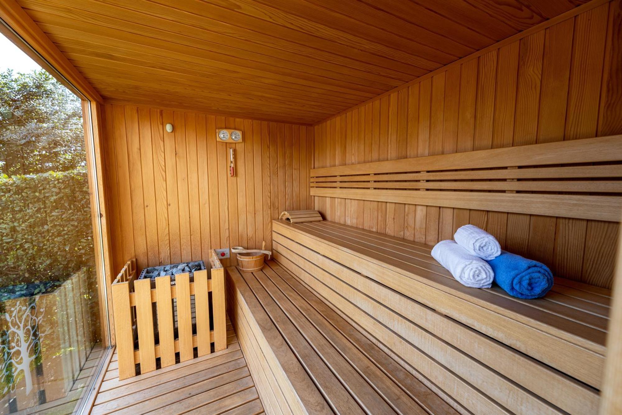 Bellagio Village- 4 Apartments By The Lake - Seasonal Warm Pool And Sauna *