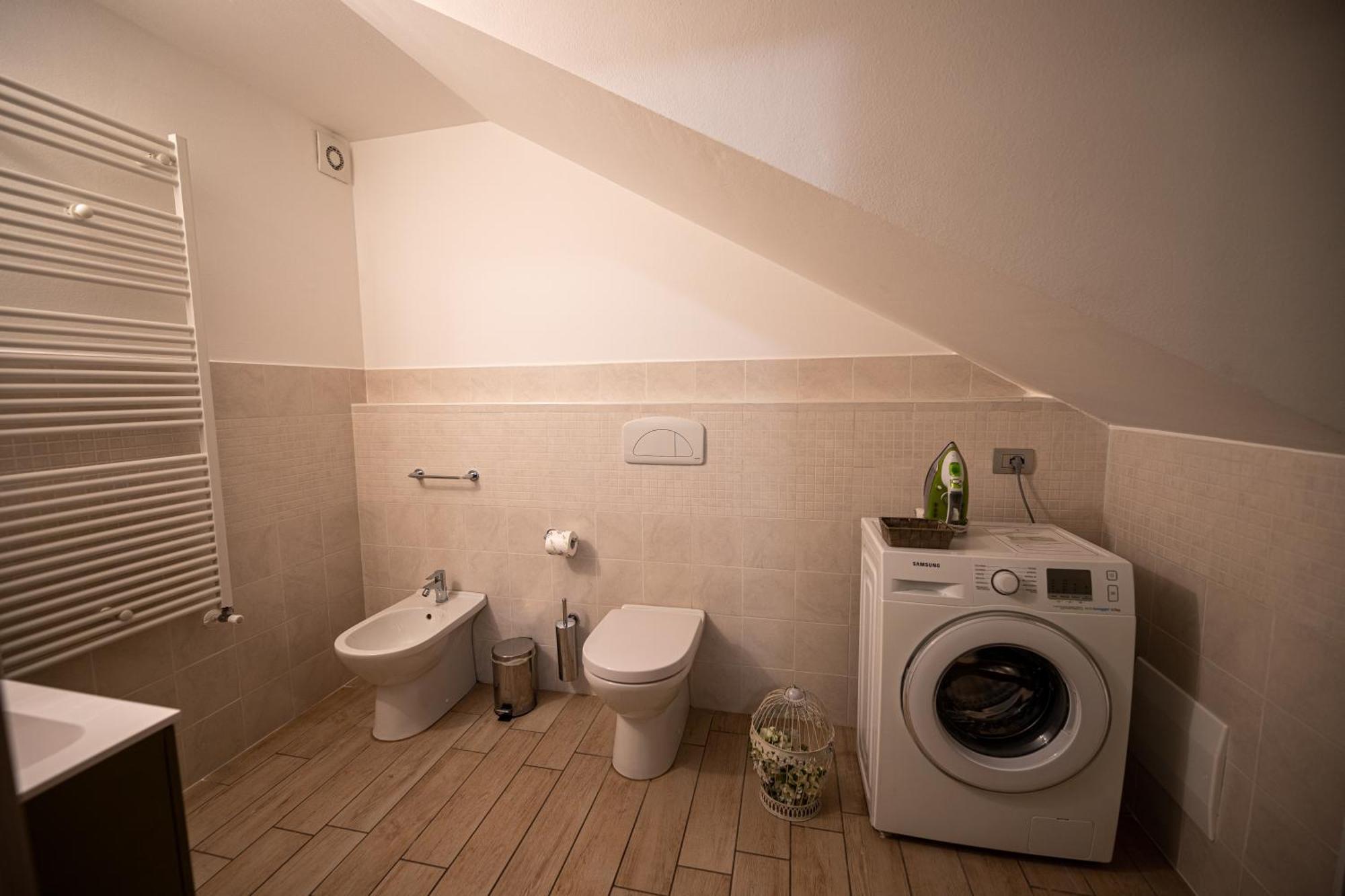 Bellagio Village- 4 Apartments By The Lake - Seasonal Warm Pool And Sauna