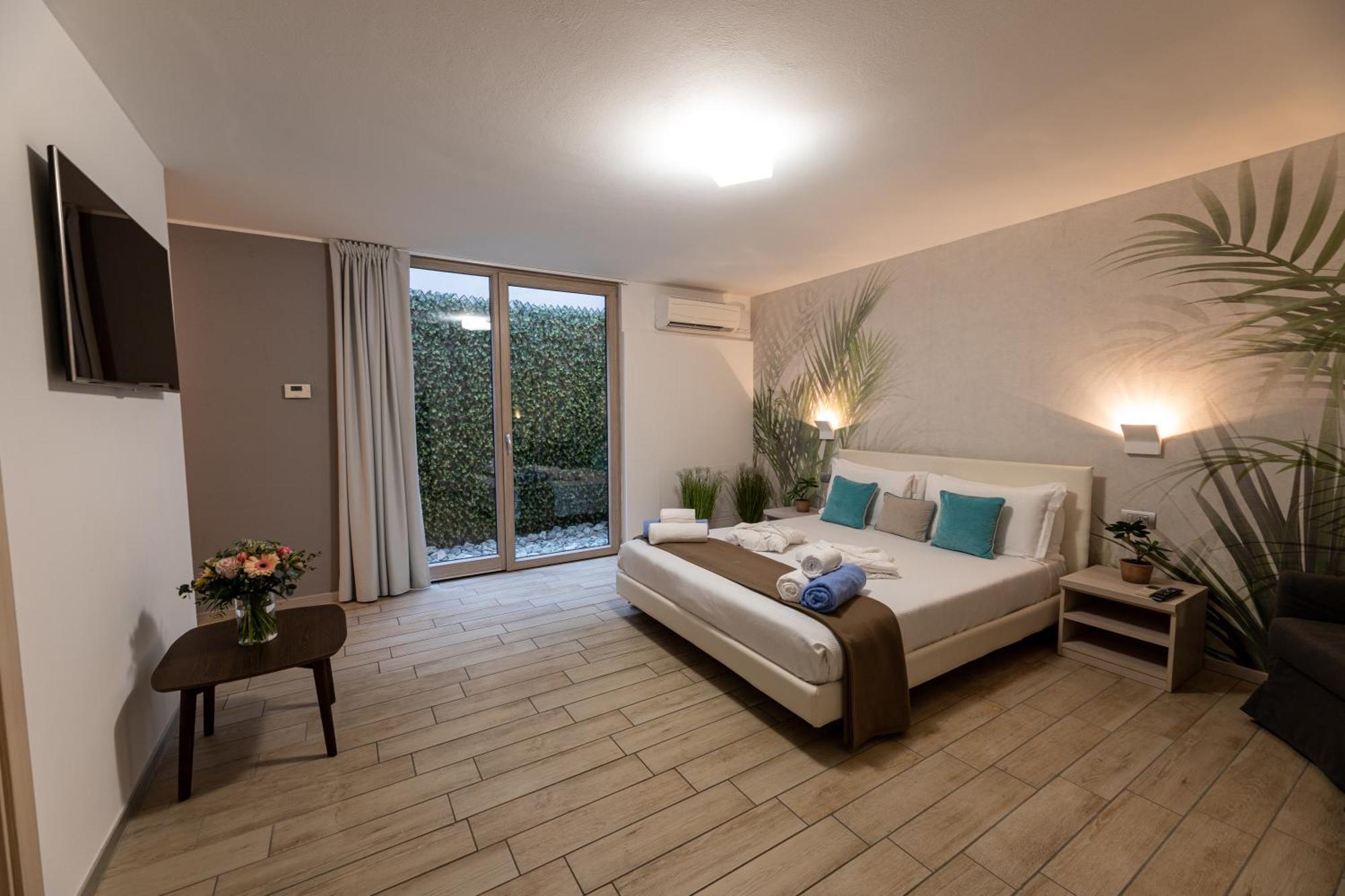 Bellagio Village- 4 Apartments By The Lake - Seasonal Warm Pool And Sauna Aparthotel