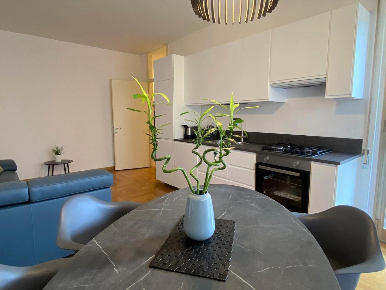 The Little Duck - Modern With Balcony *