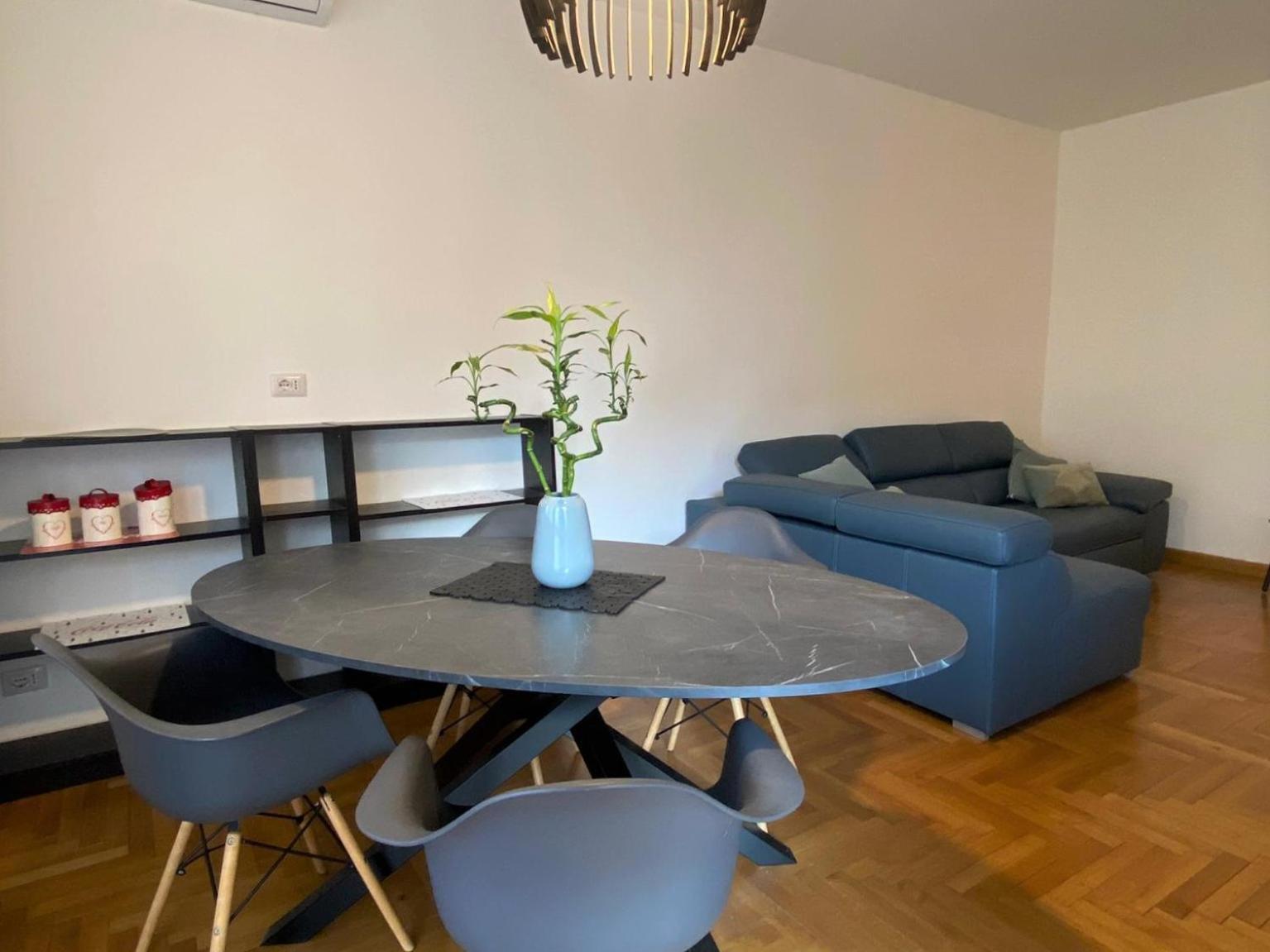 The Little Duck - Modern With Balcony * Como