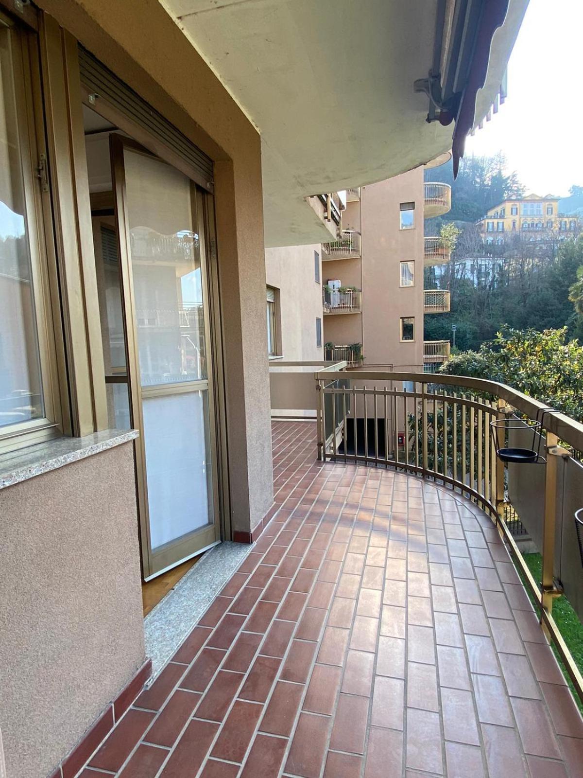 The Little Duck - Modern With Balcony Apartment