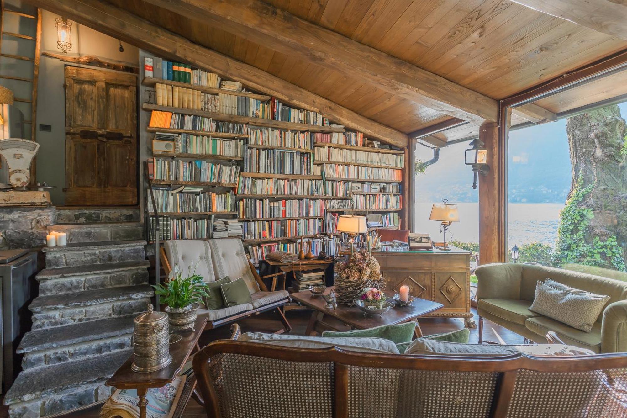 Villa The Writer's Nest Waterfront By Rent