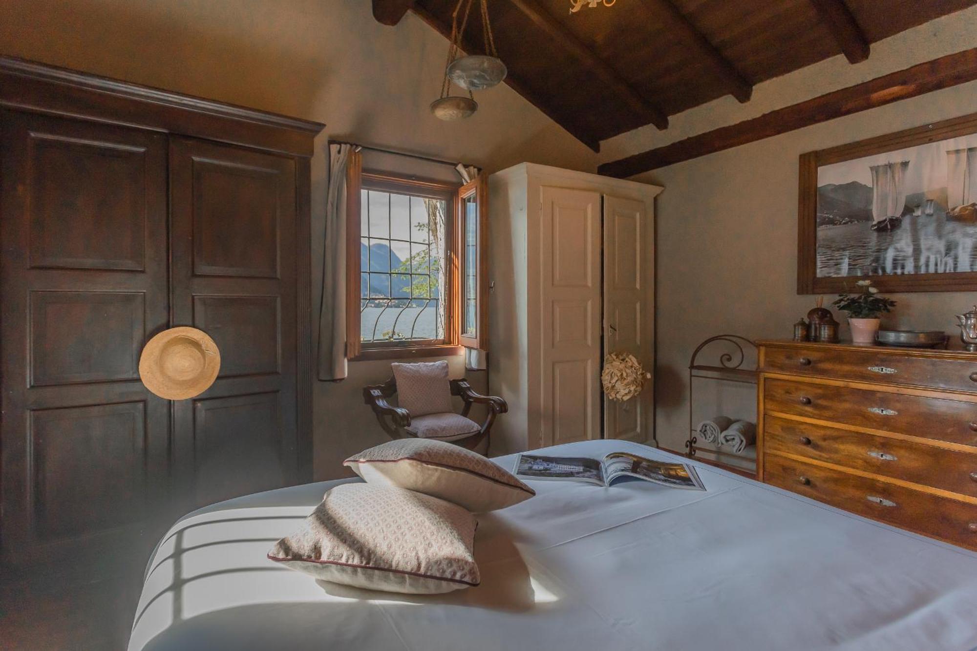 Villa The Writer's Nest Waterfront By Rent