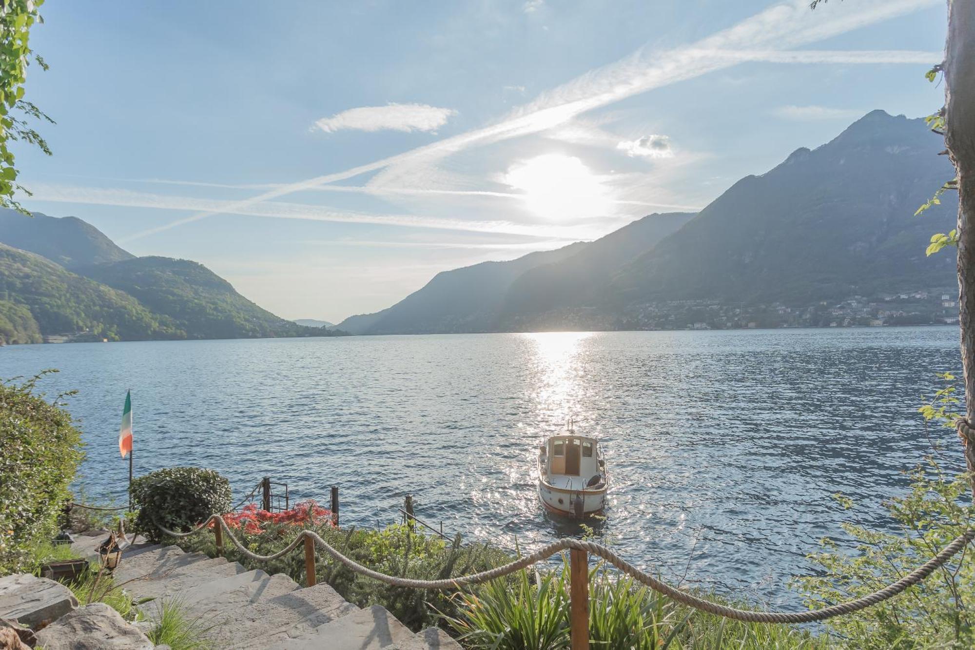 The Writer's Nest Waterfront By Rent Villa Faggeto Lario
