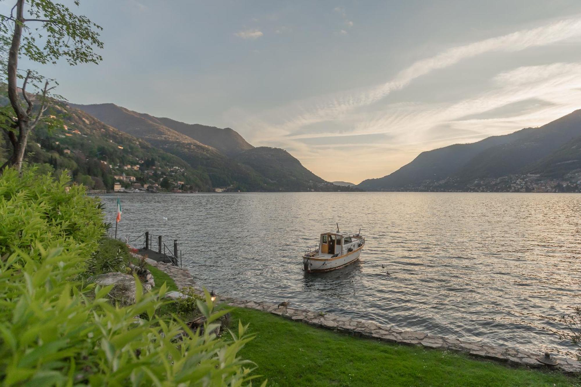 Villa The Writer's Nest Waterfront By Rent
