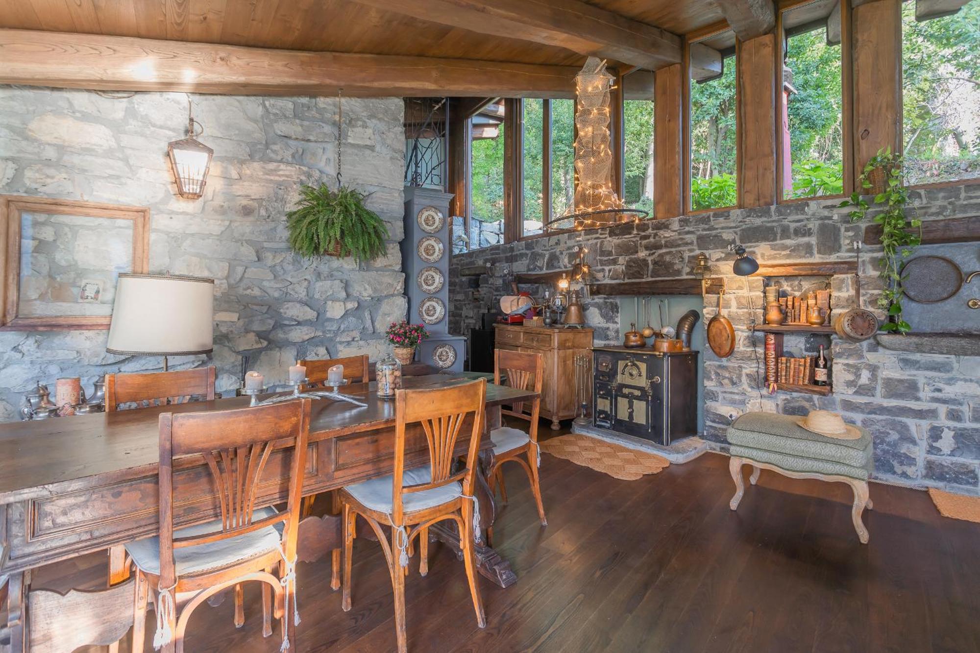 Villa The Writer's Nest Waterfront By Rent