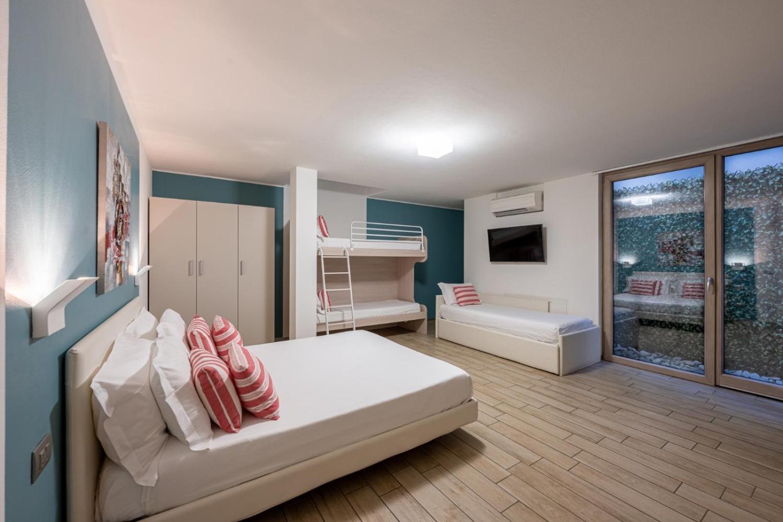Bellagio Village- 4 Apartments By The Lake - Seasonal Warm Pool And Sauna Aparthotel