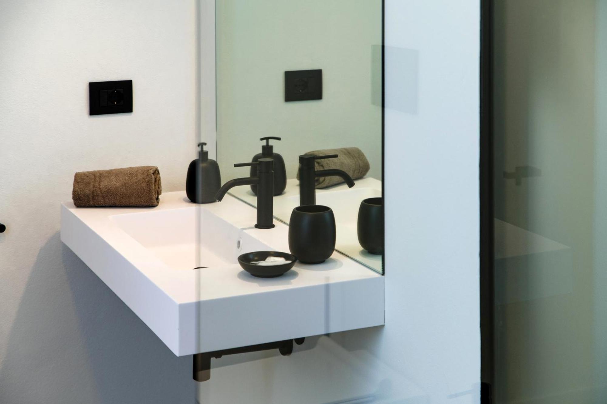 Guest house Linaio - The House Of Travelers *