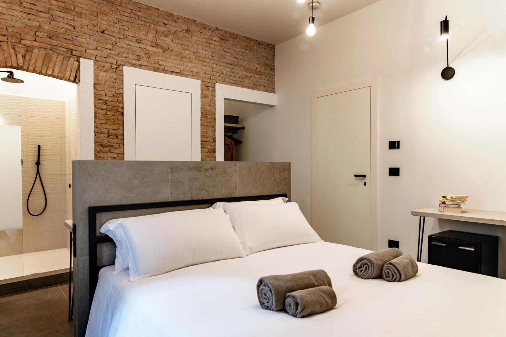 Linaio - The House Of Travelers Guest house Como