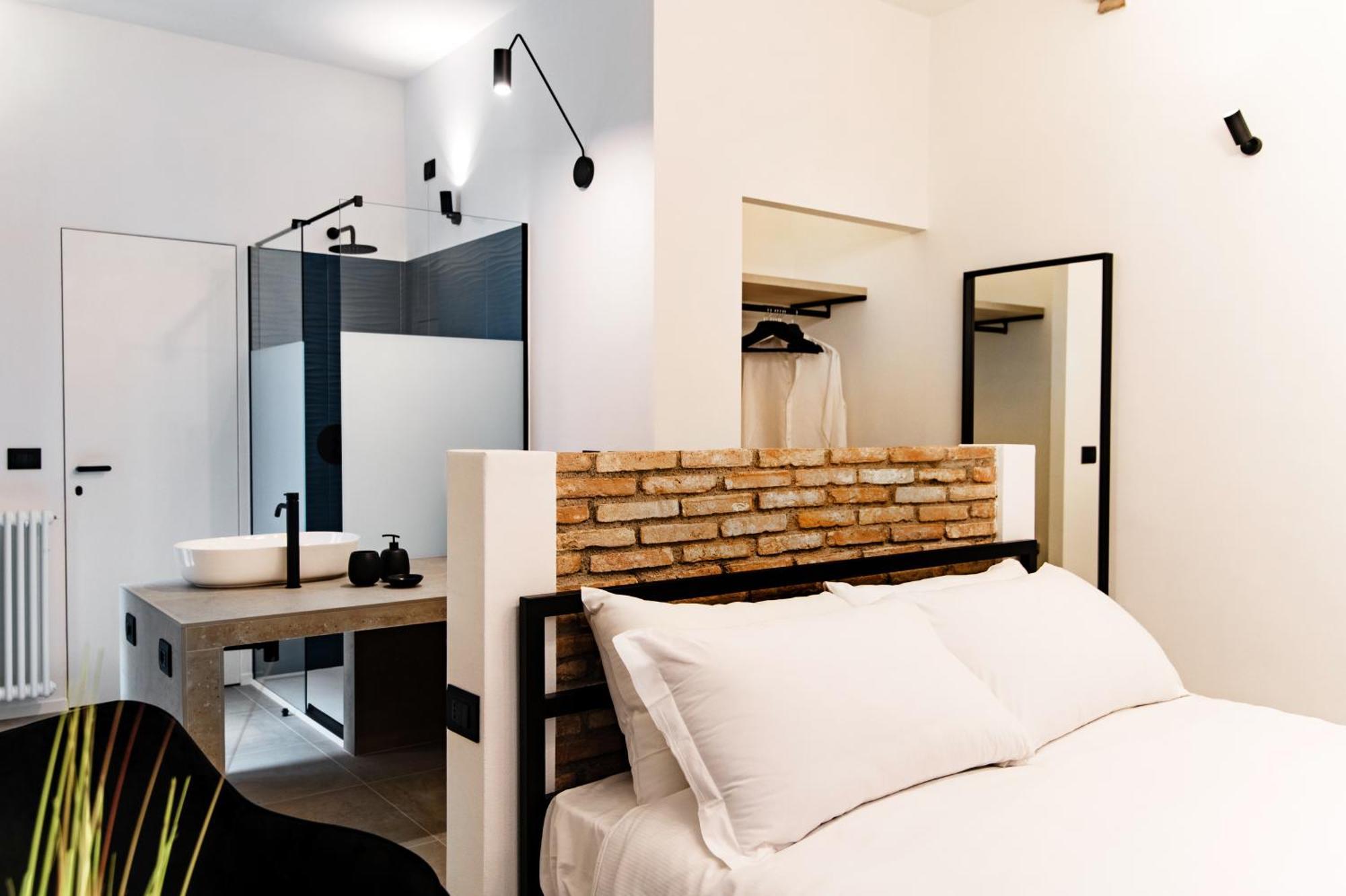 Linaio - The House Of Travelers * Como